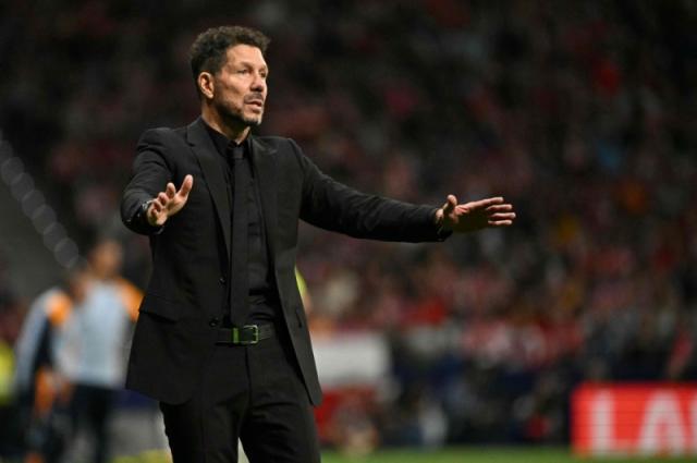 1727666340399068991.jpg simeone.jpg